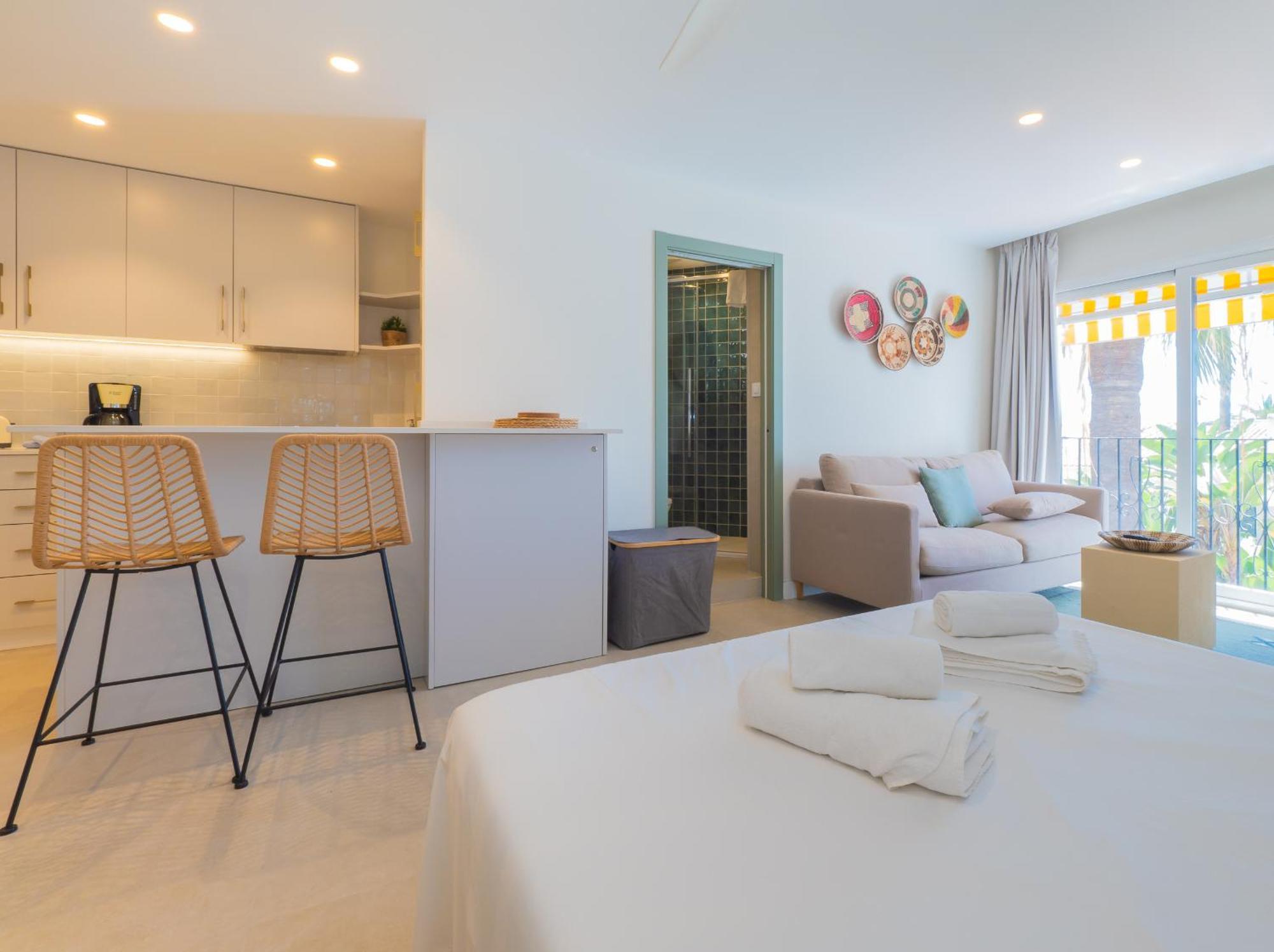 Cubo's Estudio Cabopino Port & Parking Apartment Marbella