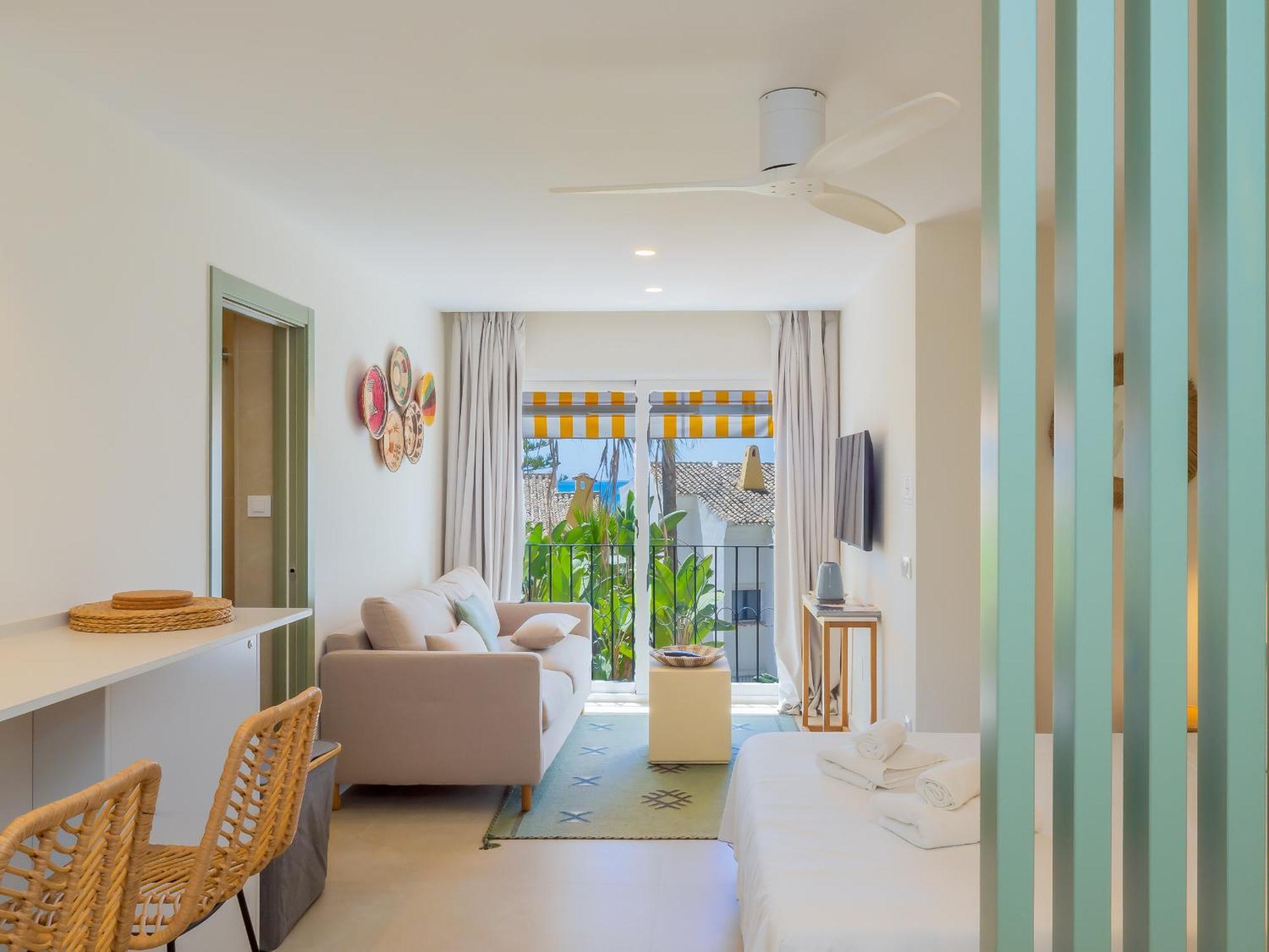 Cubo's Estudio Cabopino Port & Parking *