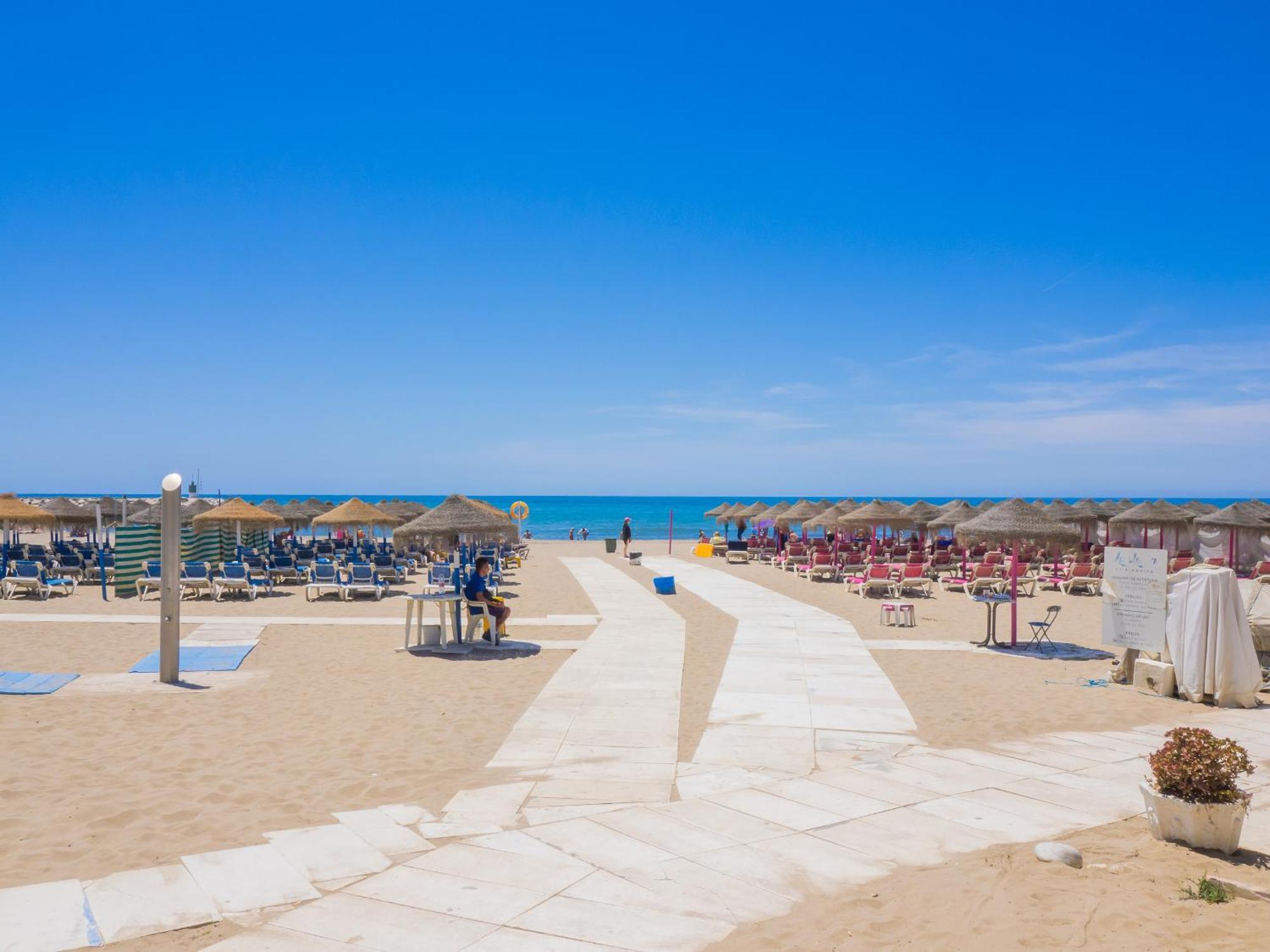 Cubo's Estudio Cabopino Port & Parking *