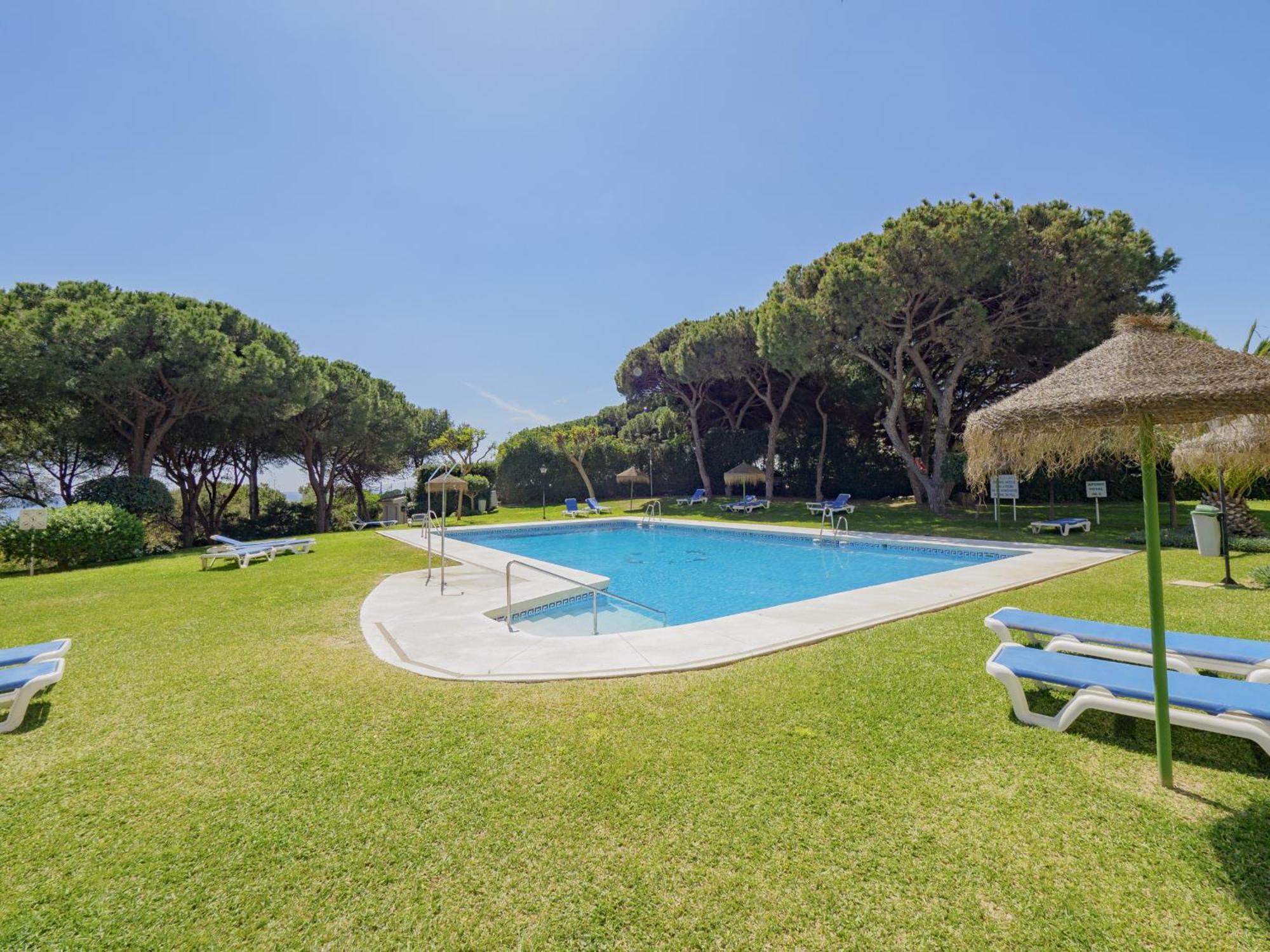 Cubo's Estudio Cabopino Port & Parking Apartment Marbella