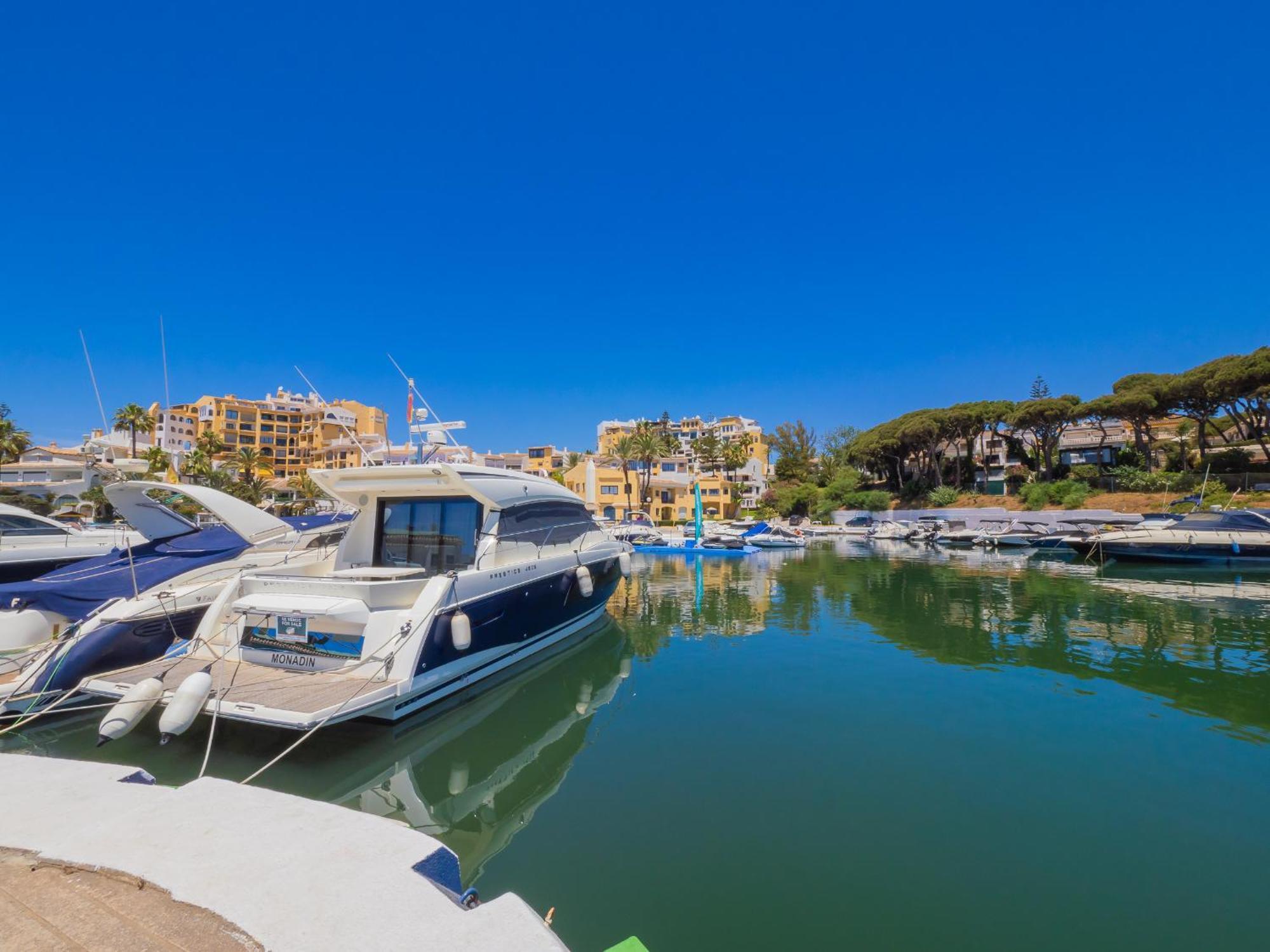 Apartment Cubo's Estudio Cabopino Port & Parking
