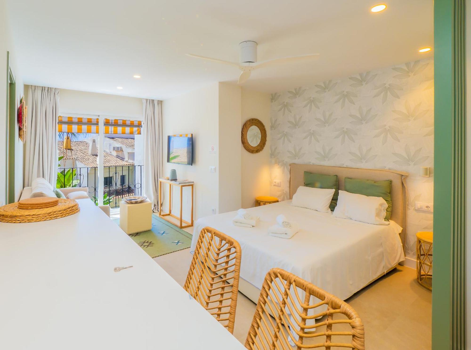 Cubo's Estudio Cabopino Port & Parking Apartment