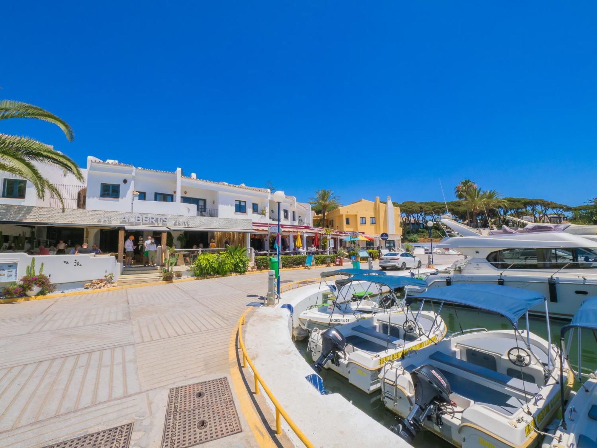 Apartment Cubo's Estudio Cabopino Port & Parking *
