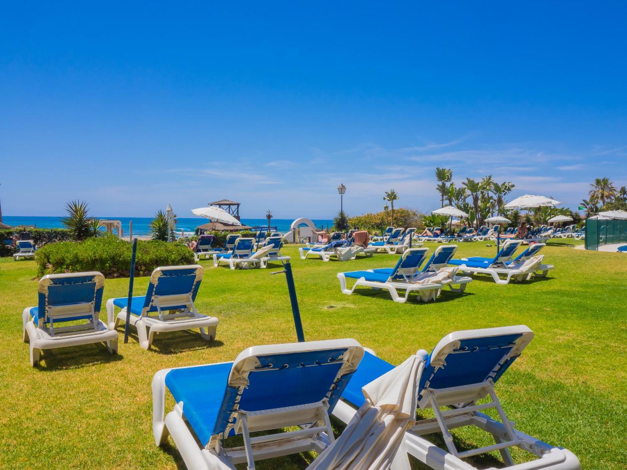 Cubo's Estudio Cabopino Port & Parking
