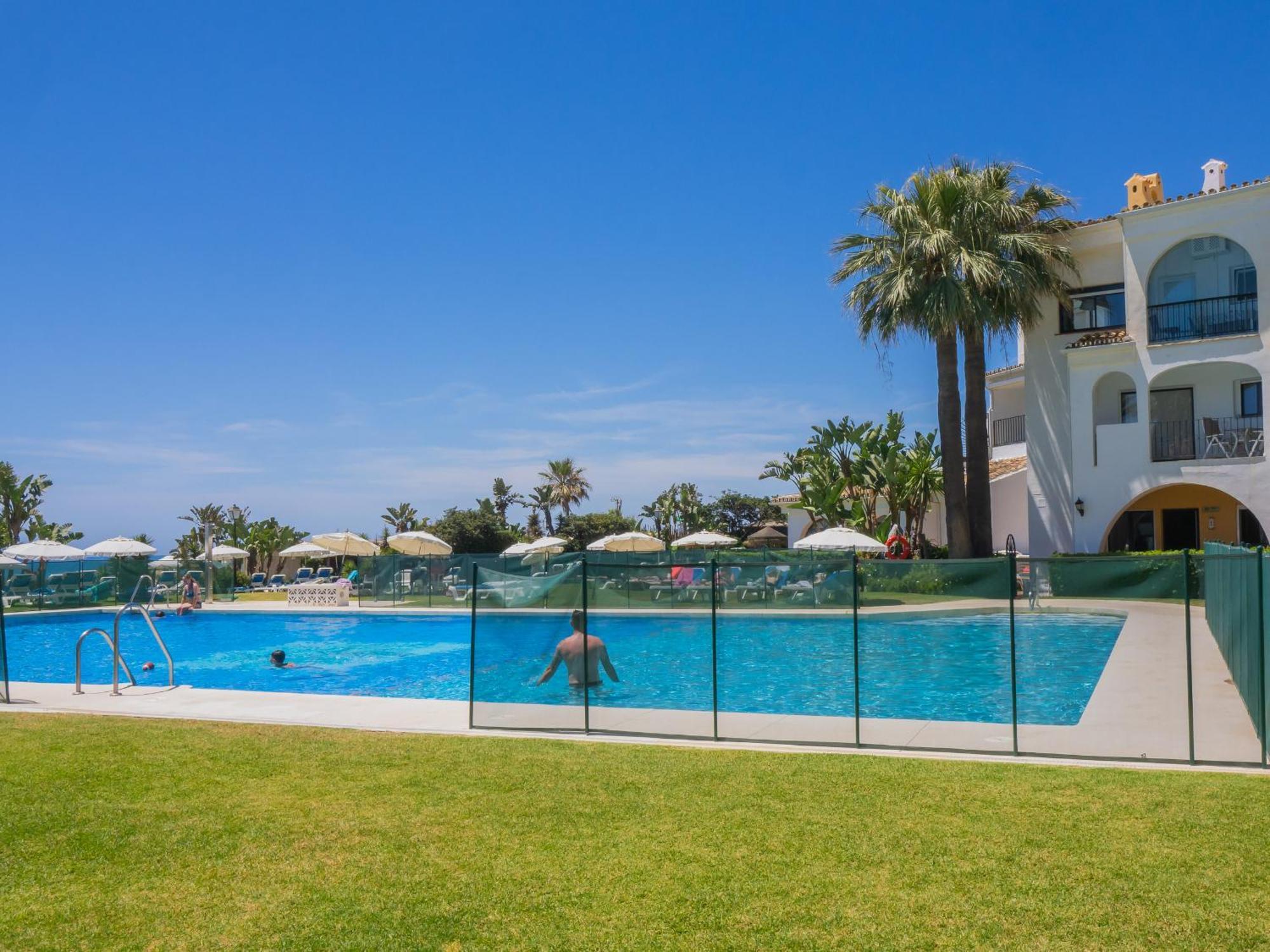 Cubo's Estudio Cabopino Port & Parking Apartment
