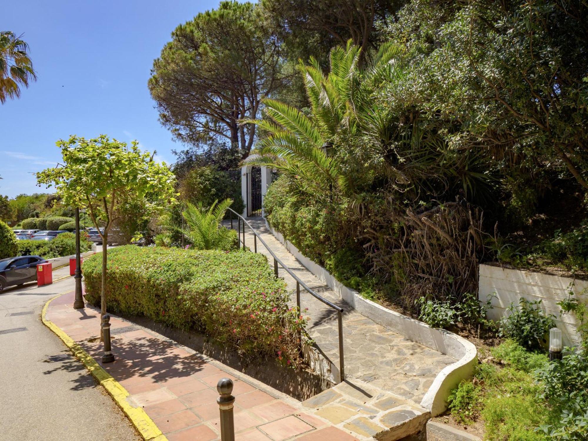 Cubo's Estudio Cabopino Port & Parking Apartment
